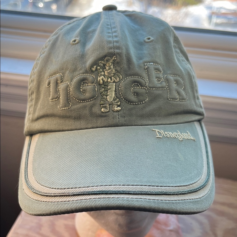 Disneyland Resort Tigger Adjustable Green‎ Gold Embroidery Cap
